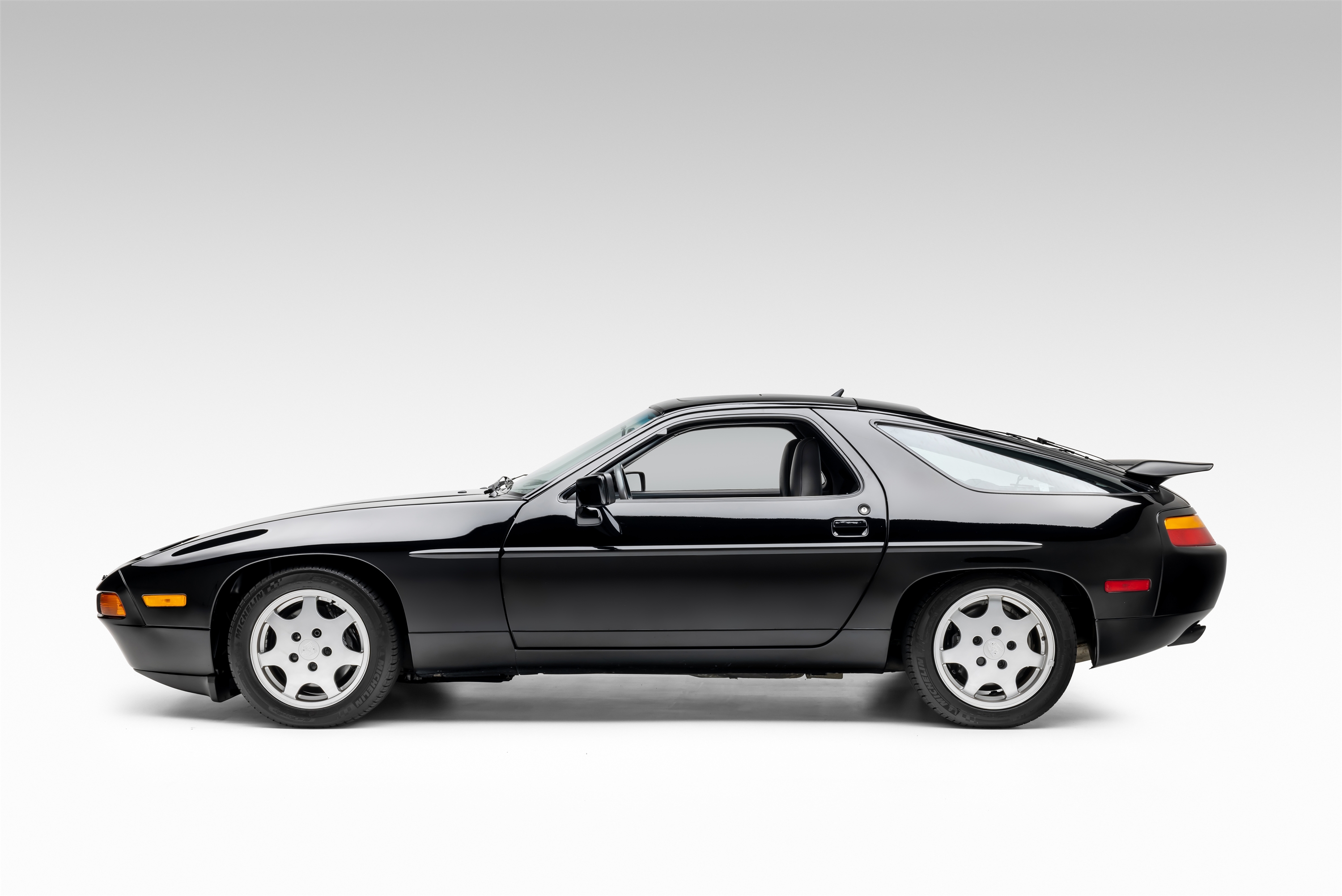 1991 Porsche 928 - Photo 12